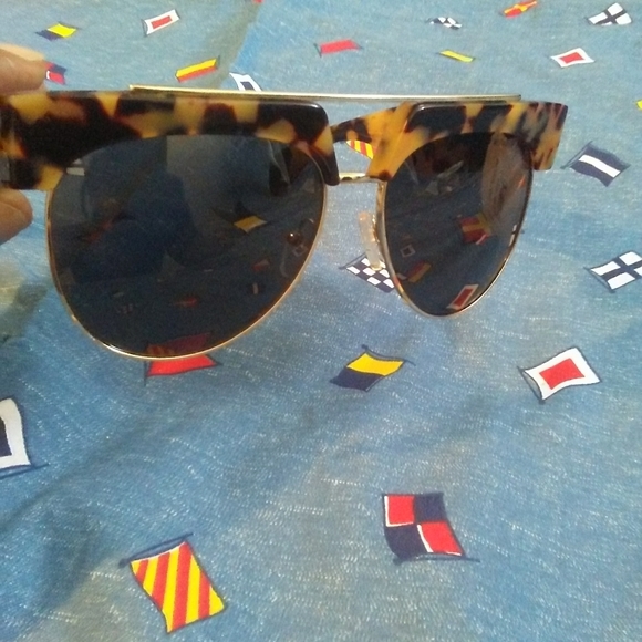 MK shades - Picture 1 of 4